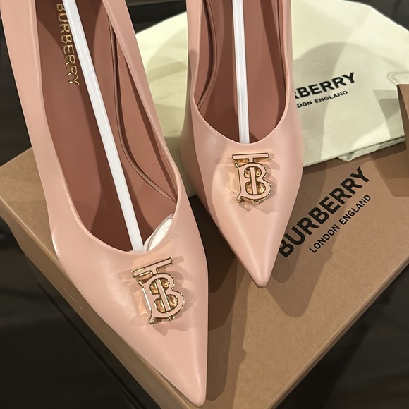 New authentic Burberry logo heels - Picture 2 of 11